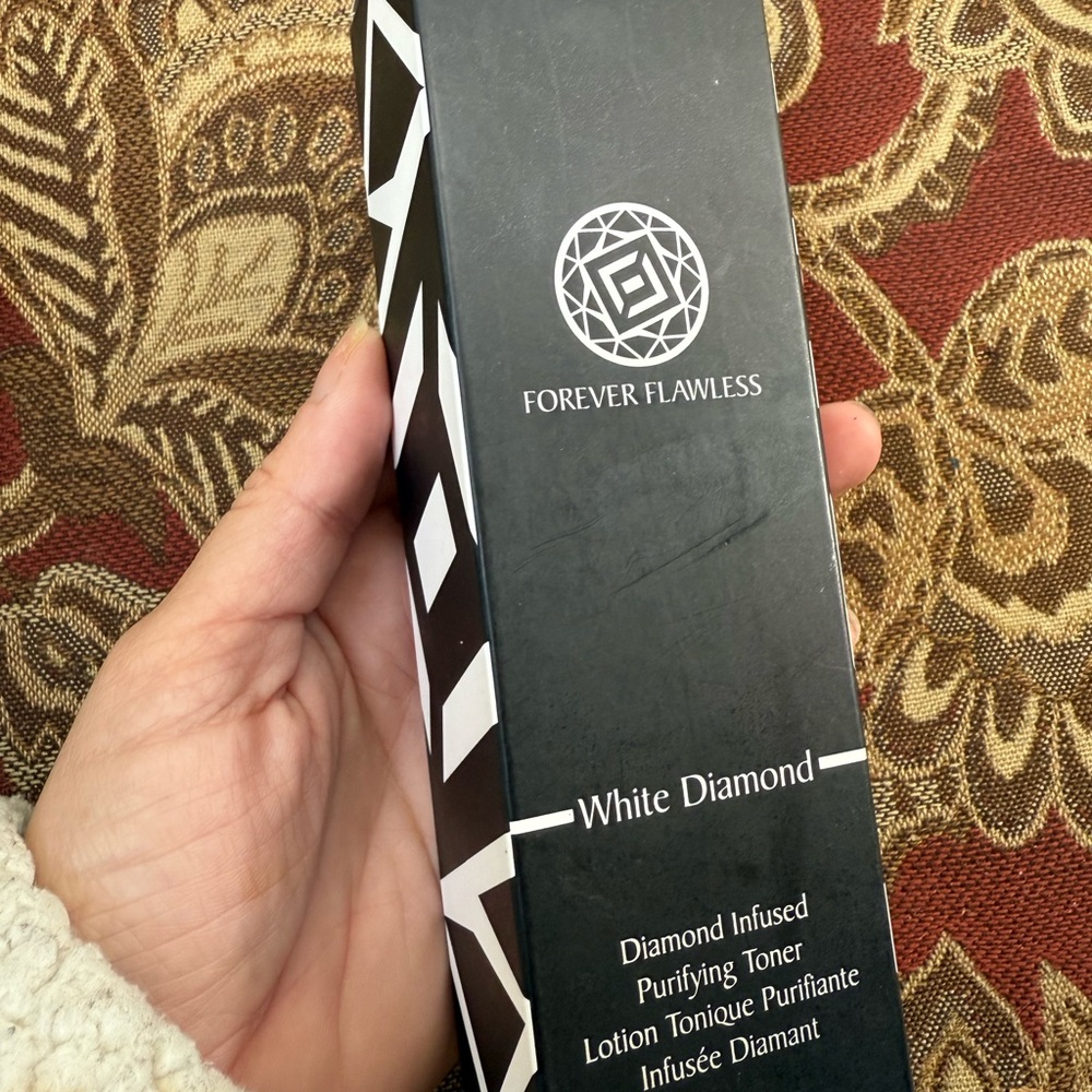 Forever Flawless White Diamond Purifying Toner - Black